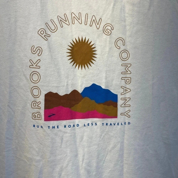 Brooks Womens Size XL Distance Tank 2.0 Mist Ochre Sunrise Scenic NEW - Picture 3 of 12